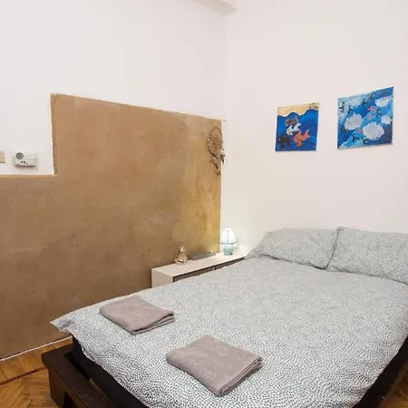 Pont House Apartment *
