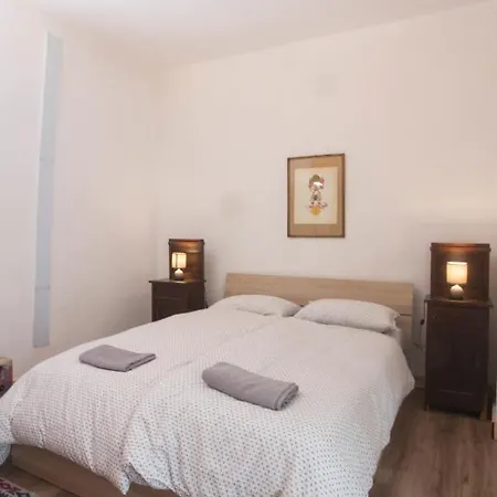 Pont House Apartment *